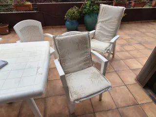 Conjunto mesa y sillas de jardín