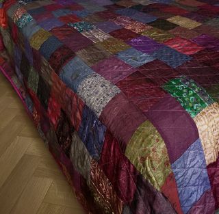 Colcha Zara Home de seda