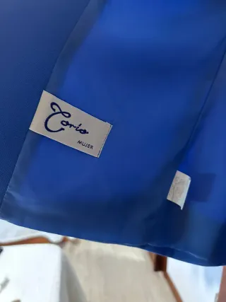 Conjunto chaqueta y vestido azul elegante