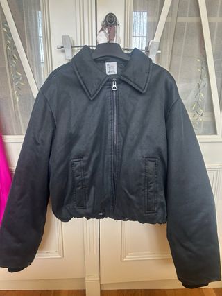 Chaqueta azul marino con forro de cuadros