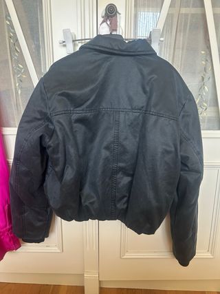 Chaqueta azul marino con forro de cuadros