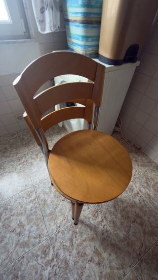 Mesa de comedor de madera y cristal