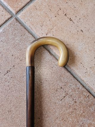Bastone antico in corno da donna