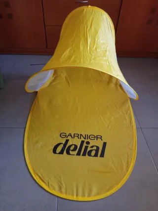 Tienda de playa amarilla Garnier Delial