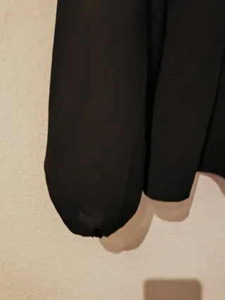 Blusa negra con encaje