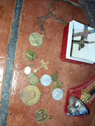 Lote religioso antiguo