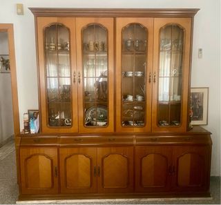 Mueble de comedor madera y cristal