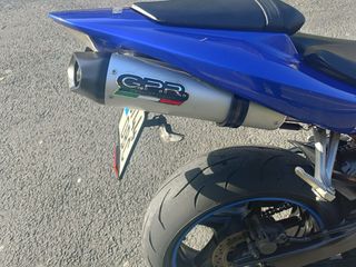 Yamaha R1 Sportbike Azul y Negra