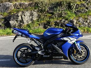 Yamaha R1 Sportbike Azul y Negra