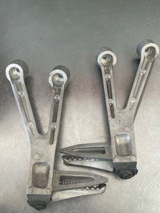 Estriberas traseras CBR650RAC 2025