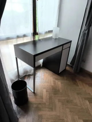 Escritorio moderno negro y blanco