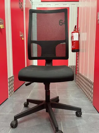 Silla de oficina negra