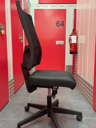 Silla de oficina negra