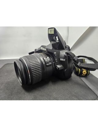 Camara Nikon D3000 con Objetivo 18-55mm
