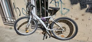 Bicicleta B'TWIN Blanca