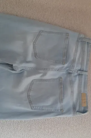 Pantalón pitillo con flecos de mujer