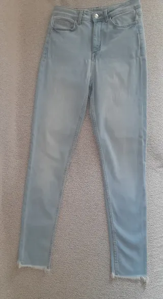 Pantalón pitillo con flecos de mujer