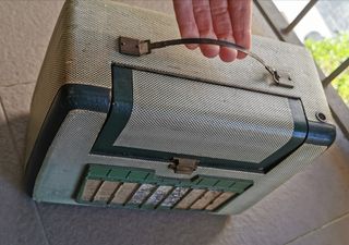 RARA Radio Válvulas Maleta Portátil a Pilas y Red