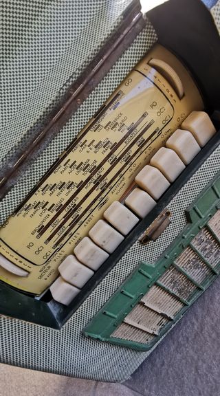 RARA Radio Válvulas Maleta Portátil a Pilas y Red