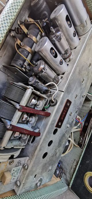 RARA Radio Válvulas Maleta Portátil a Pilas y Red