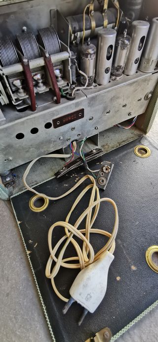 RARA Radio Válvulas Maleta Portátil a Pilas y Red