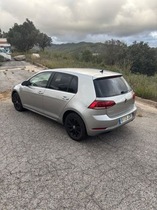 Volkswagen Golf 7 ( negociable)