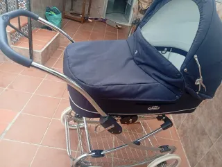 Carro de bebé azul