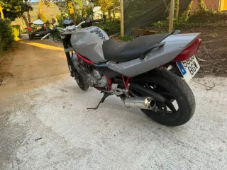 Yamaha 600n Naked Gris/Roja Manual