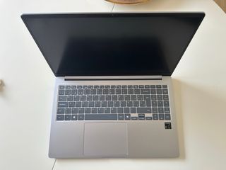 Portátil Samsung Book4 Edge Gris