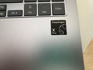 Portátil Samsung Book4 Edge Gris