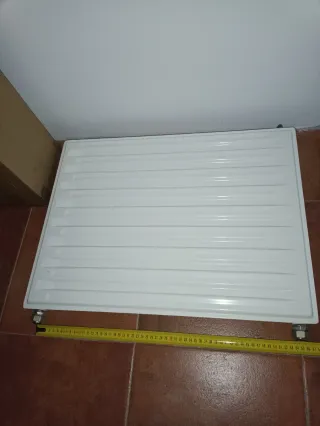 Radiador blanco de metal