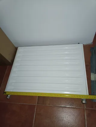 Radiador blanco de metal