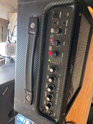 Amplificador Fender Mustang I DSP Guitarra