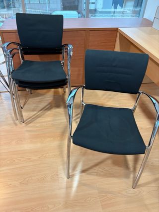 Tavolo da ufficio quadrato e 4 sedie