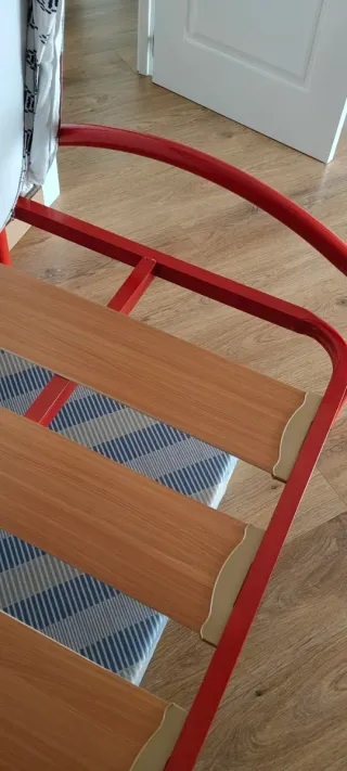 Estructura cama metálica roja