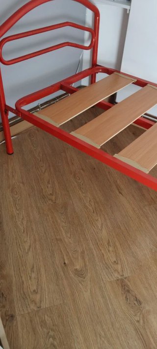 Estructura cama metálica roja