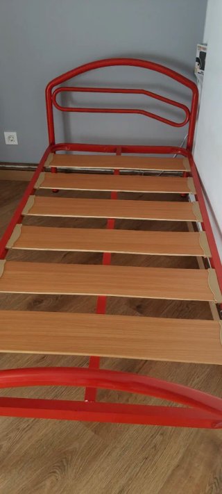 Estructura cama metálica roja