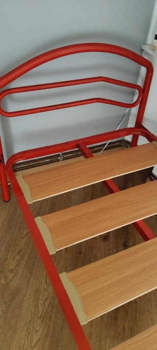 Estructura cama metálica roja