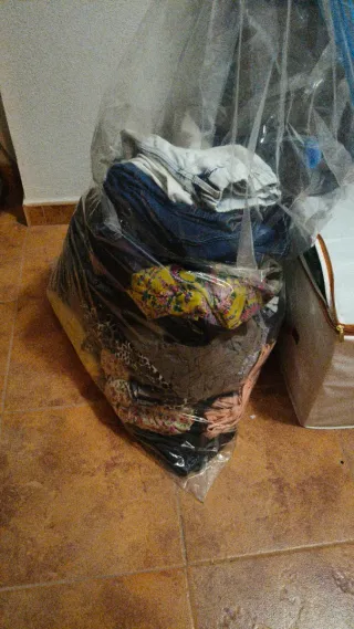 Lote de ropa minimo 25 prendas