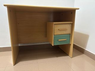 Mesa escritorio infantil de madera