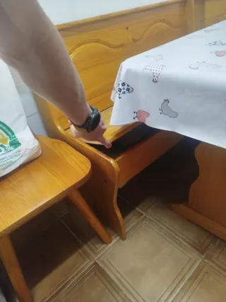 Banco rinconero, mesa y 2 sillas