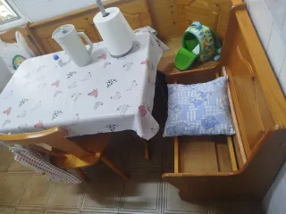 Banco rinconero, mesa y 2 sillas