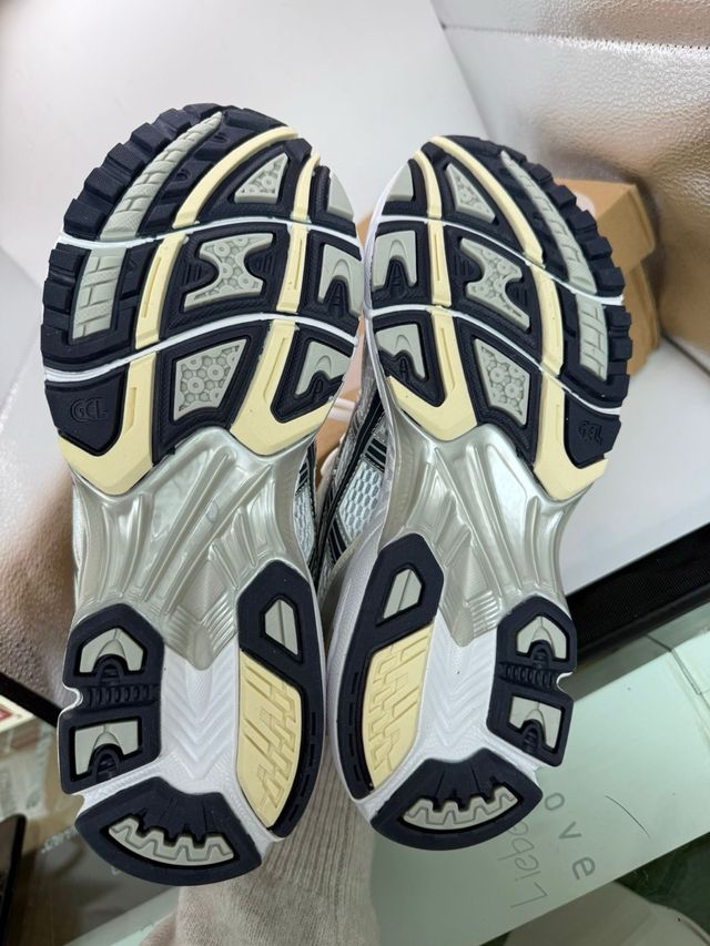 Asics Gel Kayano 14 Talla 41.5 Plata