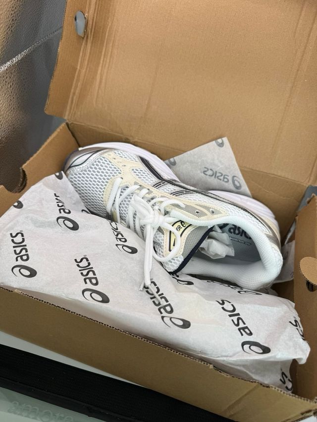 Asics Gel Kayano 14 Talla 41.5 Plata