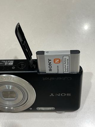 Sony DSC-W710 Cámara Digital y batería original