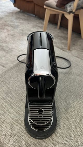 Cafetera Nespresso DeLonghi Negra citiz my machin