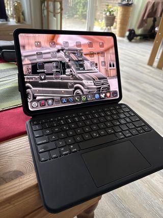 Custodia ESR per iPad Pro 11 (M4) 2024 Nera