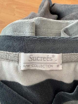 Pijama gris chico joven