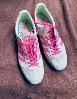 Dos pares de Zapatos Adidas, poco uso.