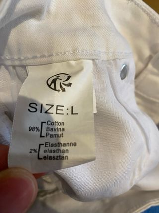 Shorts blancos con encaje
